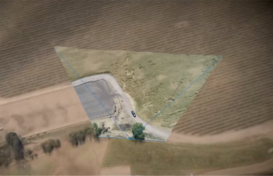 This image shows a drone’s full motion video feed overlaid against Maxar’s highly accurate 3D terrain data, representing the real-time data fusion that’s happening with Raptor Sync. Every coordinate in the drone’s field of view is correlated with its exact position in the real-world with a demonstrated accuracy of within 3 meters of its real-world position. 